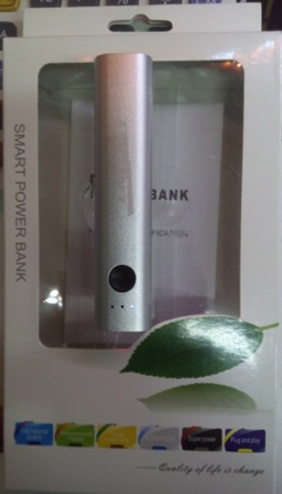 POWER BANK RICARICA EMERGENZA presa USB (5V 2500mAh) + LASER EMERGENZA segnalazione rosso - compattissimo e leggero (#551A)
