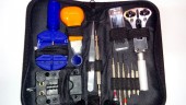 KIT: CHIAVE APRI CASSE OROLOGI + SFILA PERNI + BLOCCO IN POSIZIONE + CACCIAVITI (cod.84CHIKIT) *ESAURITO IN RIASSORTIMENTO