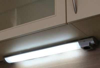 LUCE SOTTOPENSILE SOTTOCAPPA 22W AC230V CON MICROINTERRUTTORE (#330) compreso due lampadine fluorescenti PL 11W