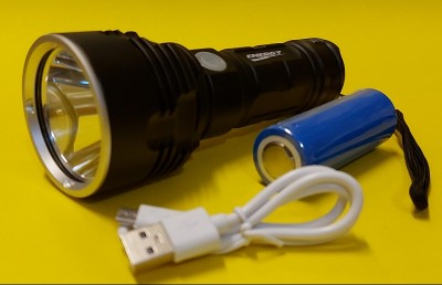 TORCIA LED CREE XML FASCIO DIREZIONALE ZOOM REGOLABILE POTENTISSIMA 1200LM 3 POTENZE REGOLABILI IN ALU PILA RICARICABILE USB 26650 LI-ION (#532)