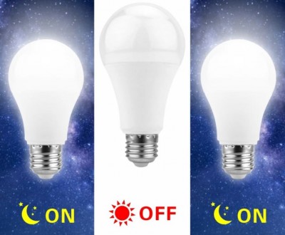 LAMPADA E27 9W LED 3000k SENSORE CREPUSCOLARE AUTOACCENSIONE-SPEGNIMENTO (#330D)