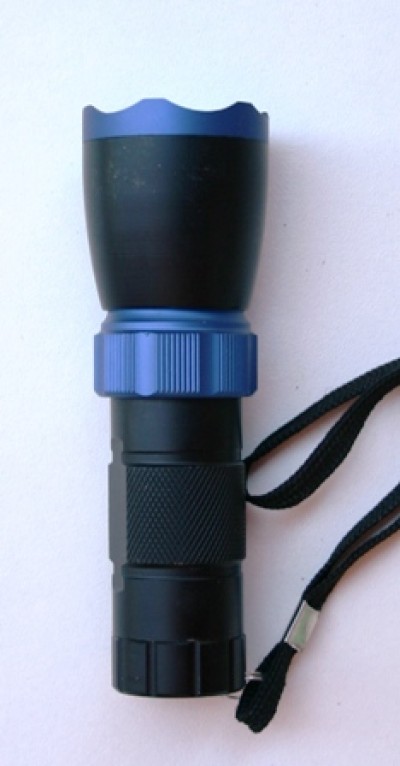 TORCIA LED 3W GANCIO MANUBRIO BICI SFILABILE MULTIUSO ZOOM LED ALUMINIO (AAAx3 N.I.) #495A