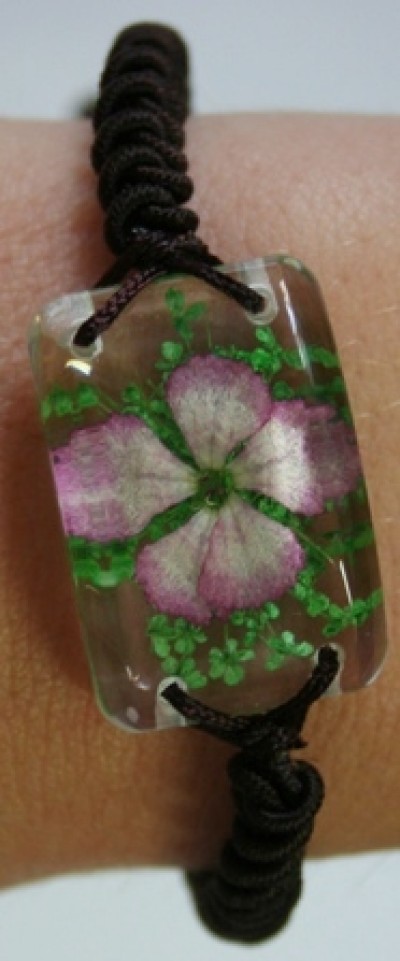 BRACCIALE CORDA CON FIORE SU RESINA SFONDO NERO (#678 cod. 81BRA2 )