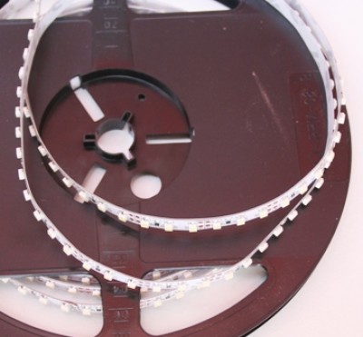 STRISCIA LED 5M per uso interno 12V ID WW luce bianco caldo 120led/M IP20 (#417 cod. 735INWW)
